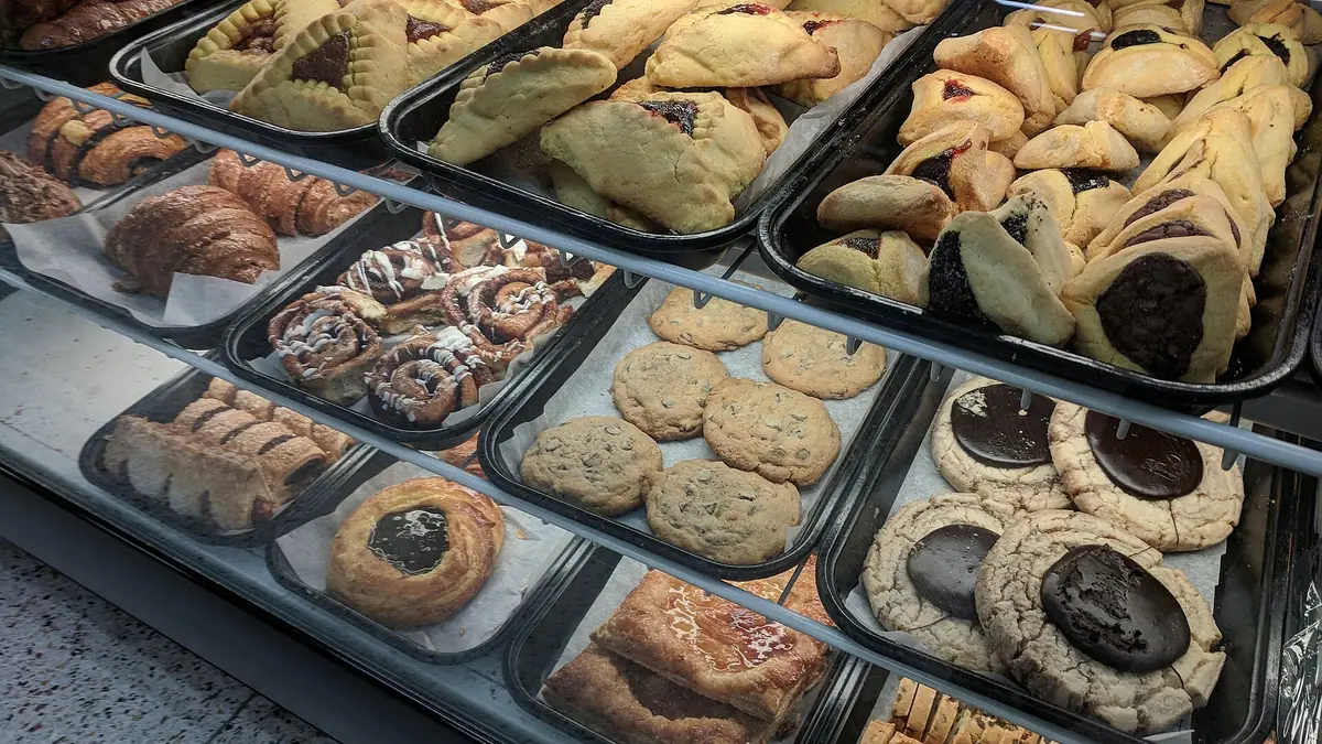 Martins Bakery – bakery in Butler Green, Chadderton